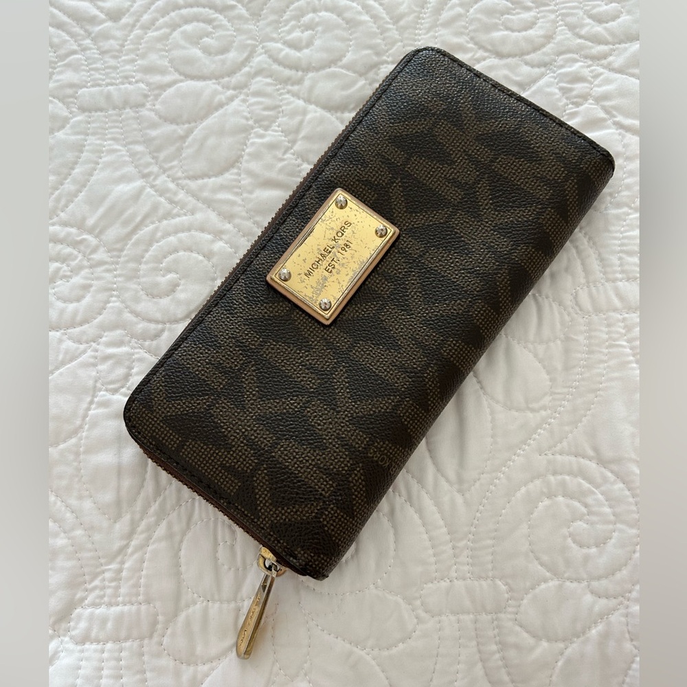 Michael Kors Zip-around Continental Wallet